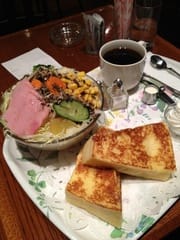 新宿 Cafe liya カフェ アリヤ フレンチトーストセット 800円 なんちゃってグルメレポーターの食日記
