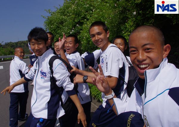 青空の下で 笑顔いっぱい 附属高校生 Nias 長崎総合科学大学附属高等学校