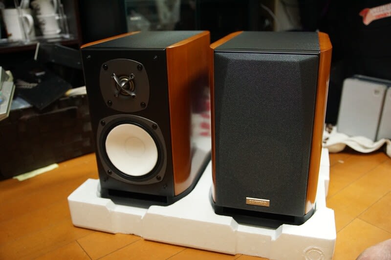 ONKYO D-212EX です