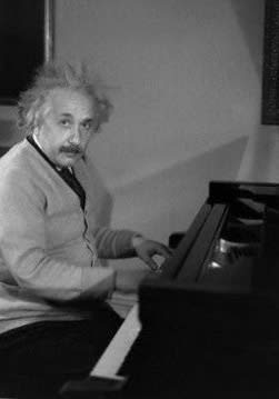 アインシュタインは ピアノ愛好家 だった とうめん博士 人生 ビジネスを変える 物理 的方法 アインシュタインほか 天才 物理学者が教える 人生 宇宙 音楽
