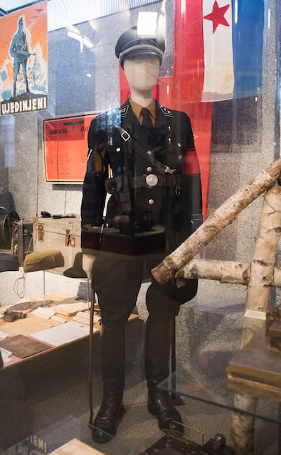 ナチス党の軍服と国防軍無罪論 ウィーン軍事史博物館 ネイビーブルーに恋をして