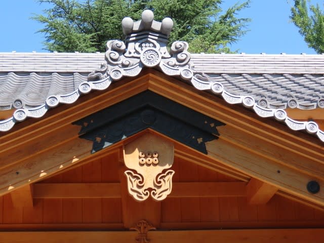 眞田神社社務所　雁股懸魚（かりまたげぎょ）