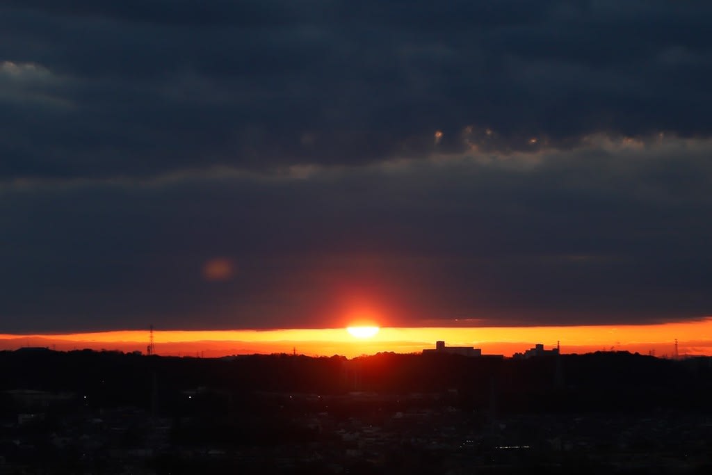 19年初日の出 19 1 1 雲のすきまのご来光 睡蓮の千夜一夜