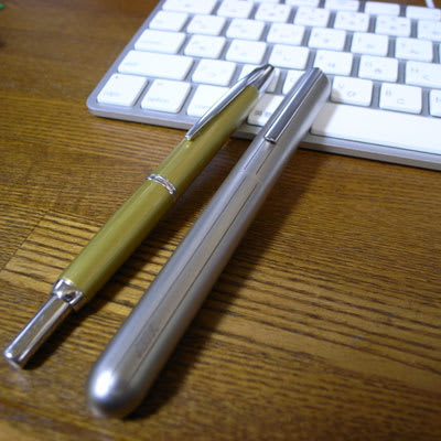 軸を回してペン先を収納するラミーのダイアログ3は書き味もいいですね