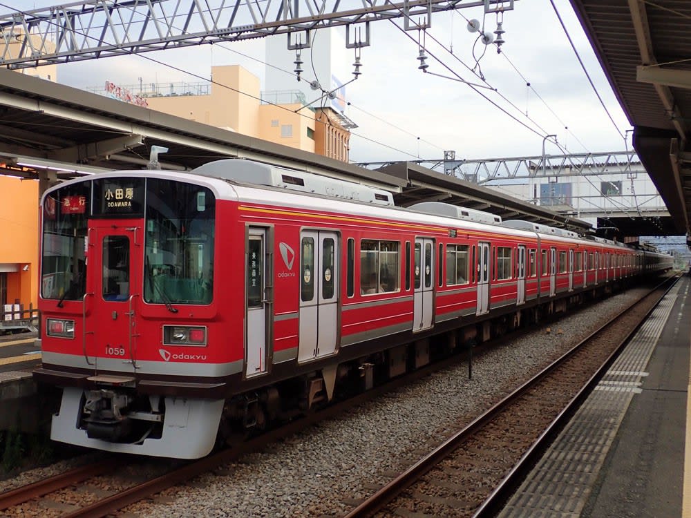 期間限定 小田急全線で運行開始した赤い1000形 出来る事なら併結編成は Makikyuのページ