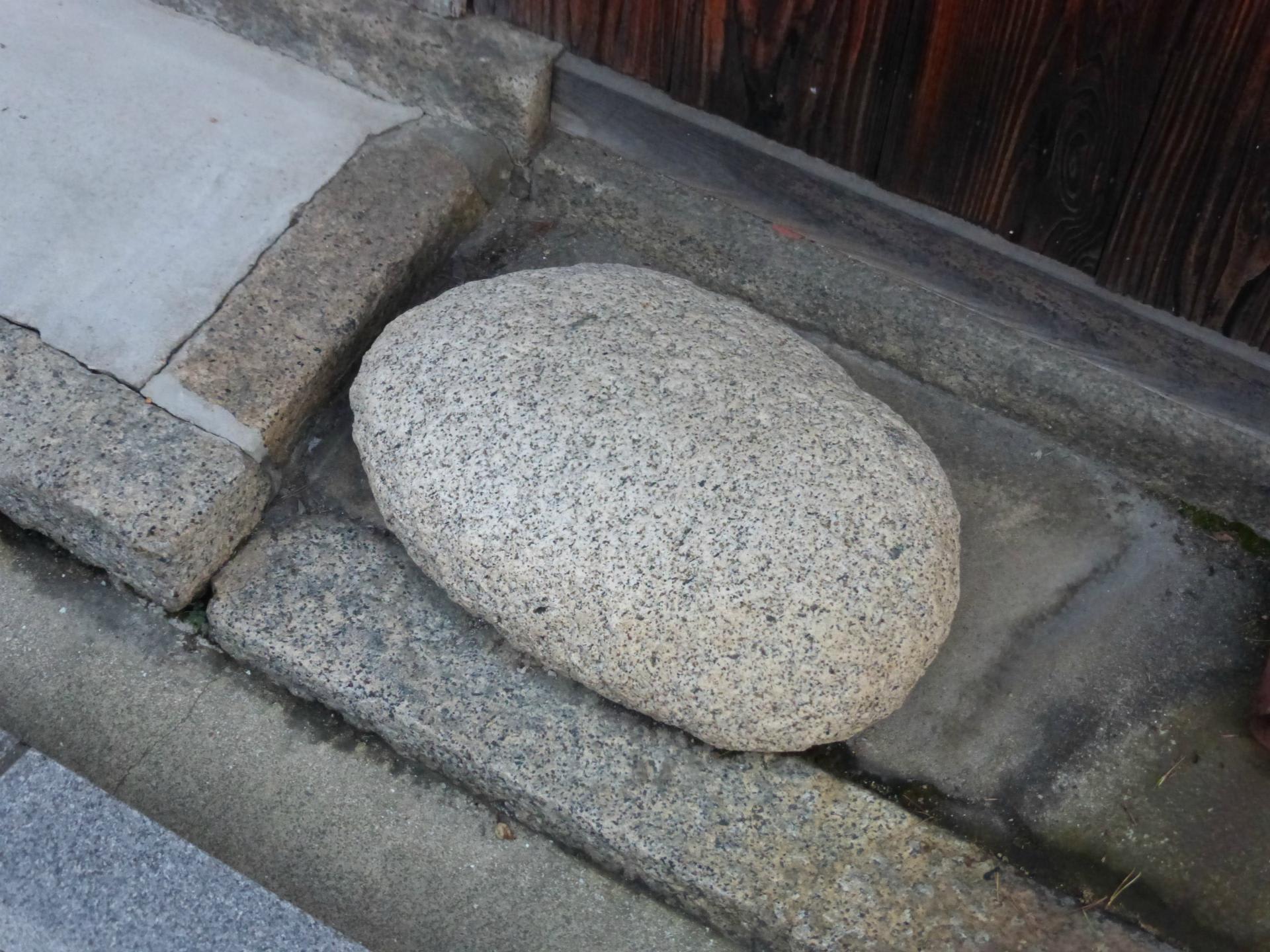 リバイバル アーカイブス しあわせの丸い石 富田林じない町 富田林百景 とんだばやし とその周辺の魅力を発信 ええとこ富田林