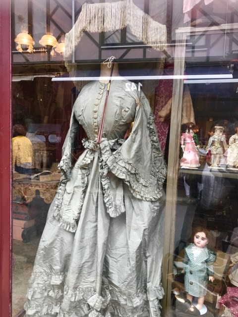 1855年頃のアンティークドレス - さかざきが綴る「アンティークな日々」