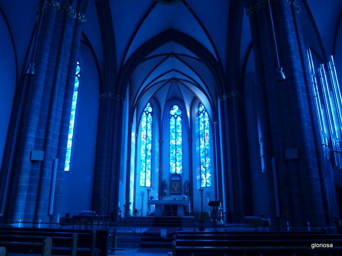 マインツ シャガールのステンドグラスによって ザンクト シュテファン教会の空間はまさに幻想世界と化していた 新イタリアの誘惑