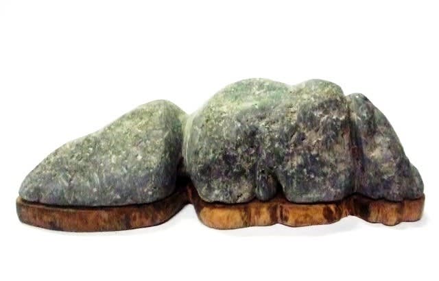 彦山川産の中型の 「紫雲石の遠山石」
