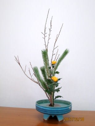 もう 正月花いけました 縁起の良い花材で祈る 池坊 花のあけちゃんブログ明田眞子 花 の力は素晴らしい 広島で４０年 池坊いけばな教室 熱心な方々と楽しく生けてます