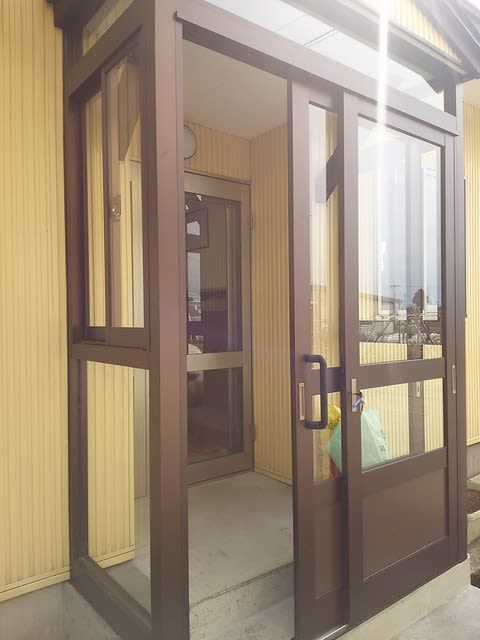 春も風除室（玄関囲い）やってます！ - 窓・ドア・カギ・シャッターの店 新庄市東山 タカハシガラス店です！