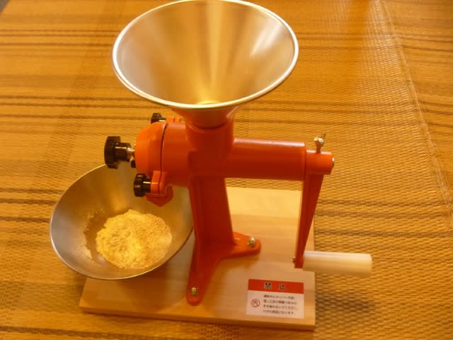 小麦の製粉 手動式製粉機 君は銀河の青い風 八木真由美 岡山 小麦の製粉 手動式製粉機 君は銀河の青い風 八木真由美 岡山