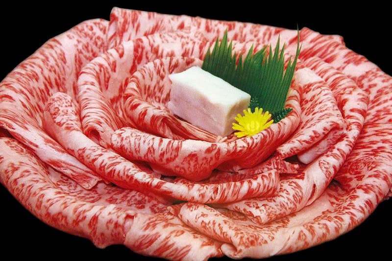 亀岡牛とコロッケ サシが多く脂身に旨み 炎のクリエイター日記