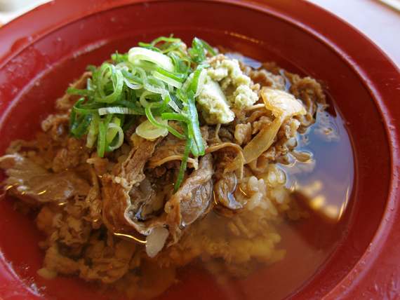 すき家の ひやし牛まぶし 藻blog