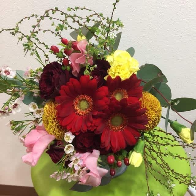 赤いガーベラがいいね 可愛い花束です Sefa フラワーアレンジメントスクール セファのブログへようこそ