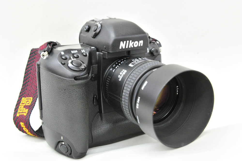 ニコンF5 最後のプロ用カメラ ニコンのカメラ１２ - 花善 佐渡の仏壇 