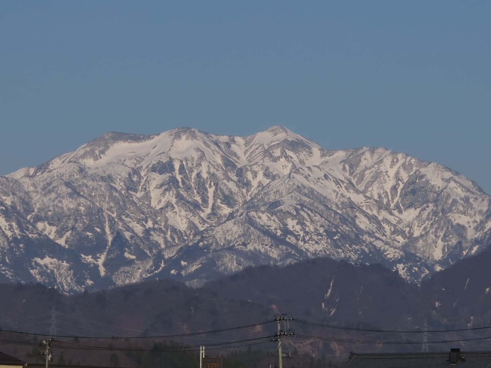 4月13日 土 粟ヶ岳 と 守門岳 長鳥の人より 4月13日 土 粟ヶ岳 と 守門岳 長鳥の人より