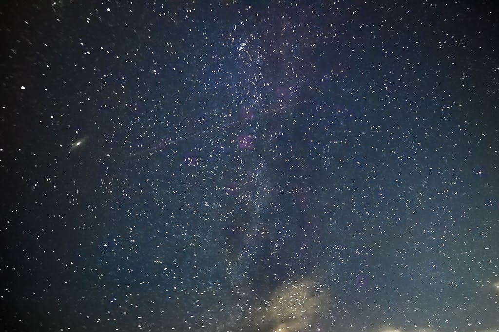 冬の天の川銀河とアンドロメダ銀河の写真