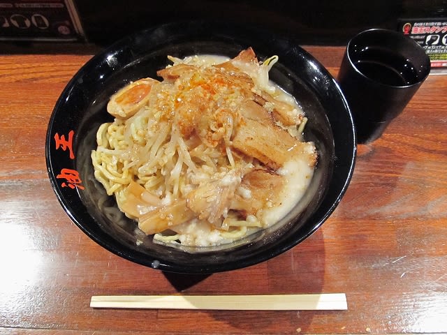 今日のラーメン 炙り鳥豚油そば特盛 春日亭 西新宿店 ｊ ｄの備忘録