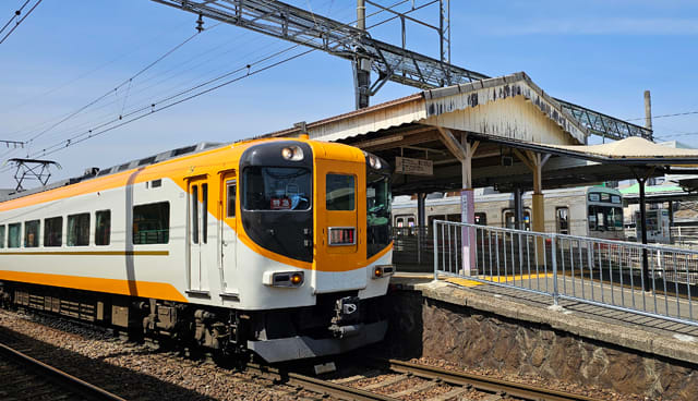 伊賀神戸駅で近鉄電車に乗り換えできる