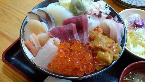 任せて満足 吉里吉里ランチの人気海鮮丼 おまかせちらし 小松水産オフィシャルブログ うまいっしょ 来て見て食べて