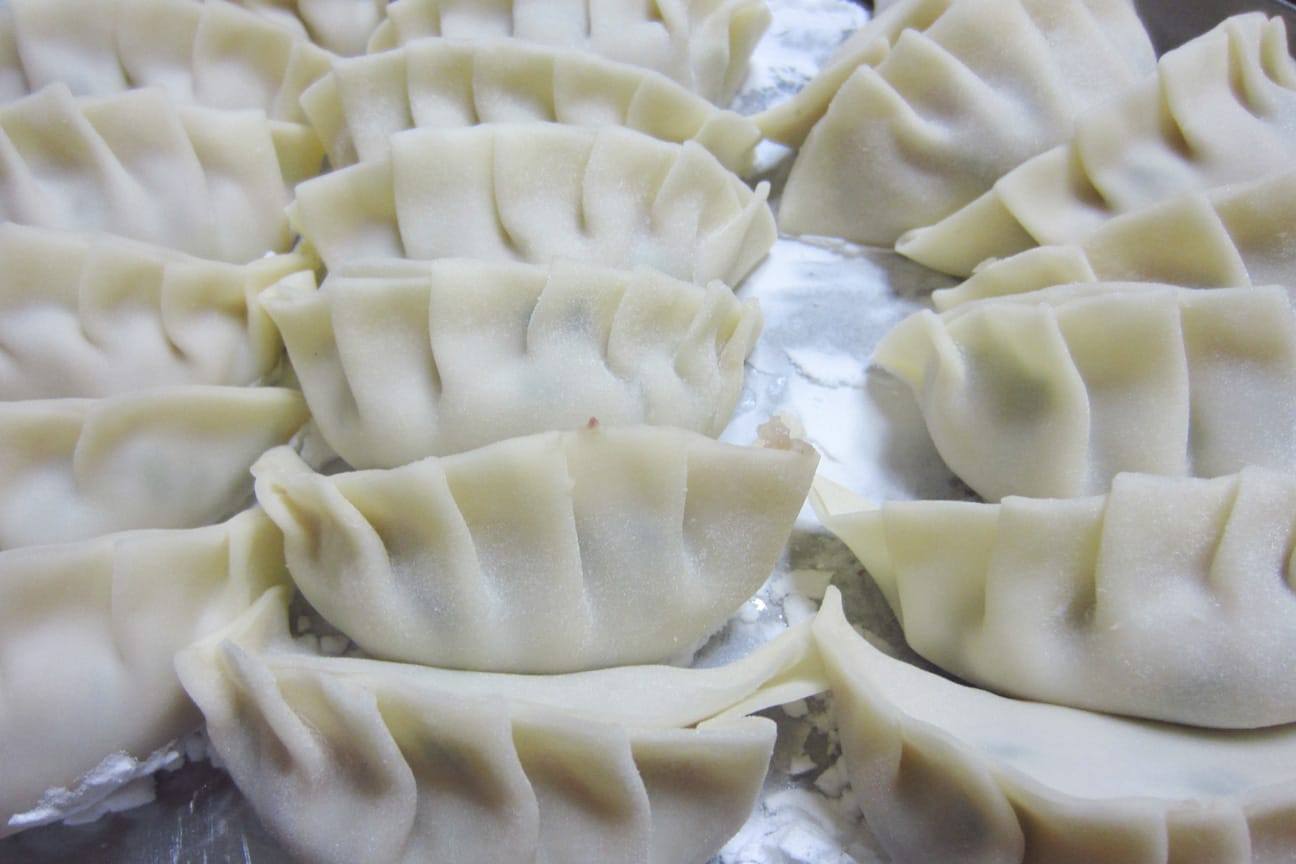方 包み 餃子 の