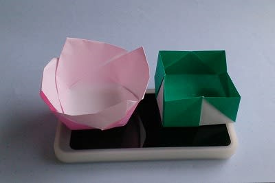 折り紙で 花の器 と 小銭入れ を折ってみました いずれ劣らぬ可愛い小鉢です 日だまりのエクセルと蝉しぐれ