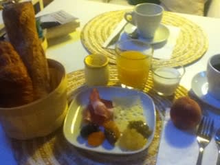 フランスの朝食 ワインな ささやき フランスの朝食 ワインな ささやき