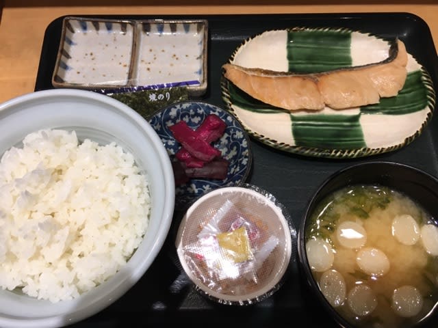 新宿駅 わおん 朝食散歩