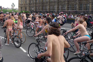 裸 で自転車 のプロテスト Hobnoblog