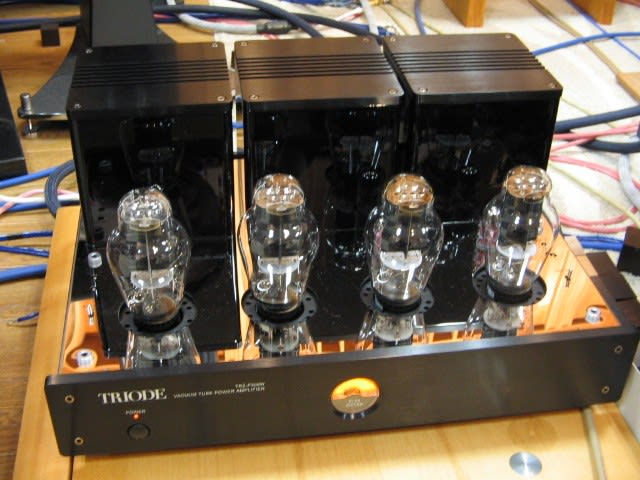 トライオード「TRZ-P300W」の300B A級パラシングルパワーアンプ トライオード「TRZ-P300W」の300B A級パラシングルパワーアンプ