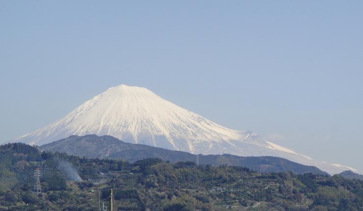 マンガチックな富士の山 セレヤの山の下で