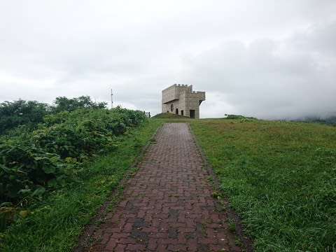 恋人の聖地 厚田公園展望台 前略 道の上より 14