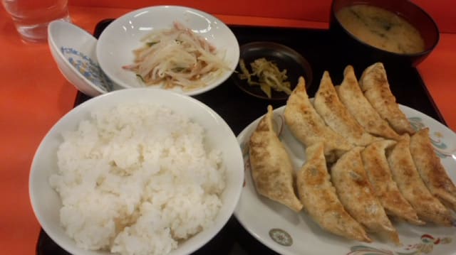 新松戸 とんとん餃子 スタミナつけたきゃうちに来い 野良猫のちゃたろうが食べ歩くd級グルメ