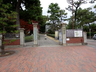 記念館前