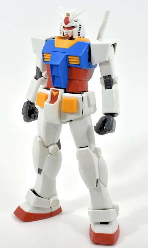 人気絶頂 ガンプラ 完成品 MG 1/100 RX78-2 ガンダムver2.0 - 模型