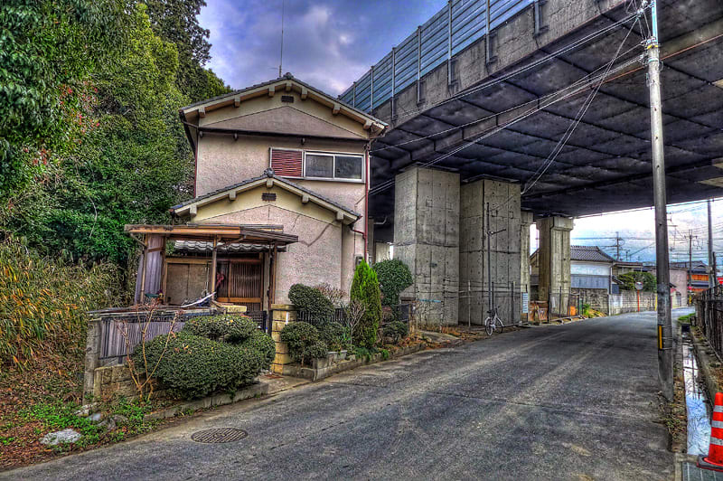 高速道路際の家,奈良県大和郡山市池沢町,西名阪自動車道,騒音問題,画像,写真
