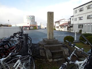 記念碑A
