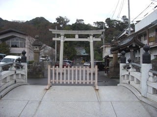 下田八幡神社in下田市 車泊で ご当地マンホール