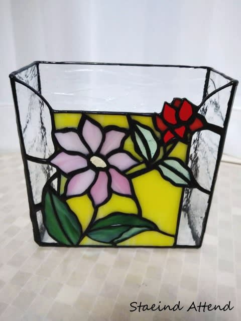 ステンドグラスの小物入れ (08/01) - Stained Glass : Stained Attend