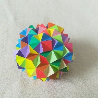 折り紙で 凸君ボール１４０ 捩れ十二面体 くす玉210枚 4面体 日だまりのエクセルと蝉しぐれ