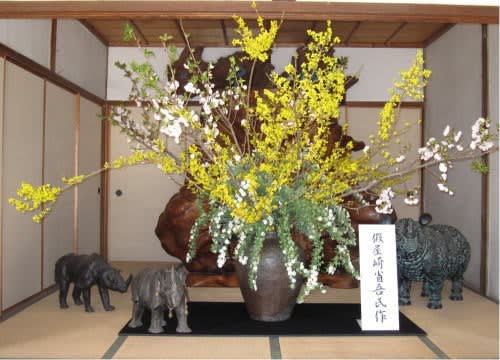 茶室の花と草月流の假屋崎省吾の活け花 後藤和弘のブログ