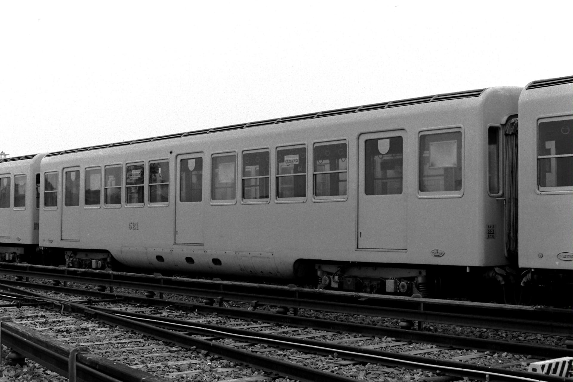 名古屋市営地下鉄東山線300形電車「324」車体切抜き番号板 | eib 