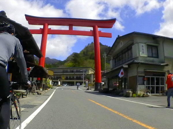 榛名神社前門前手打ちそば 小松屋 とろろ が美味しい蕎麦がハルヒル試走の疲れを癒す はじめの一歩から