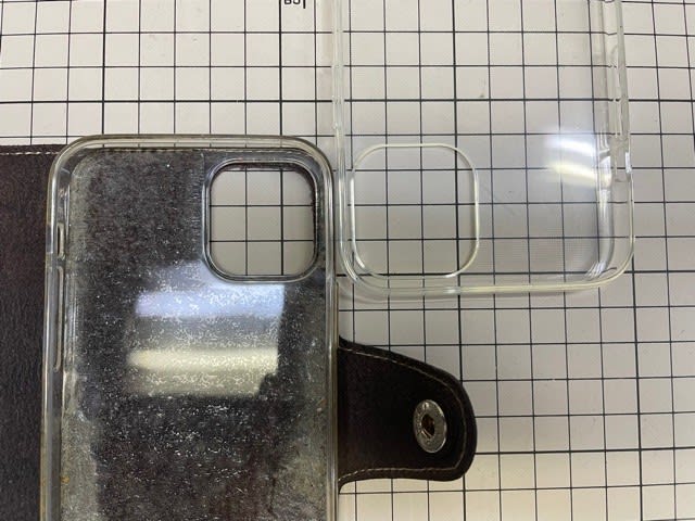 ルイヴィトンiphoneケース カメラ穴 ベルト バックル修理 革漉き 裁断 伊東金属製作所