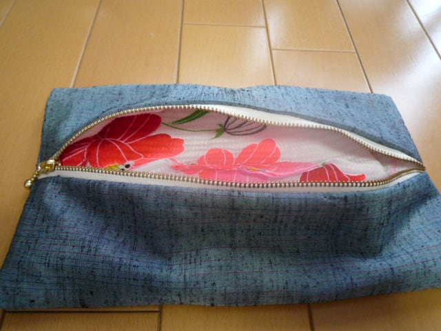 紬の平たいポーチ - 古布で小物を作る ・ 暇を見つけては読書