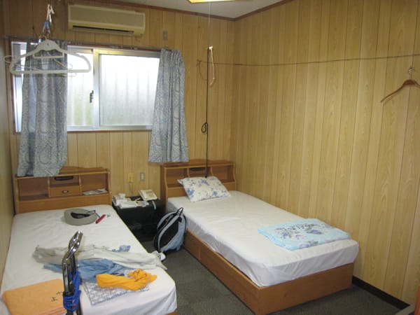 宿 ホテルよしざとの別館です 南大東島 沖縄の旅情 離島での生活 絶海の孤島では ２０１２年