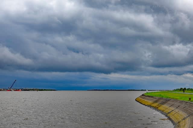 梅雨空 むらのっちの風に吹かれて