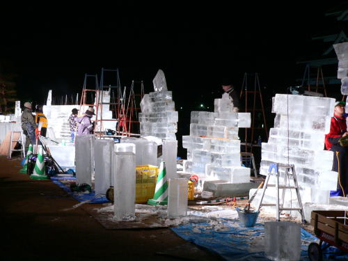 第21回国宝松本城氷彫フェスティバルの作成風景