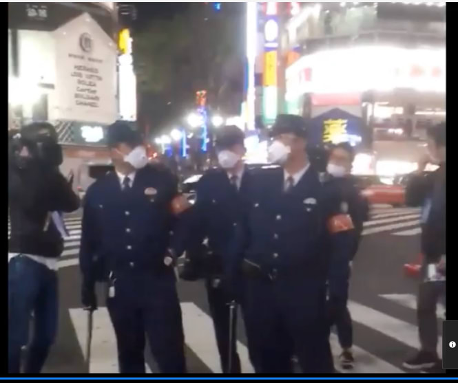 新宿で警察官３人が警棒片手に日本人をブタ扱いしたらしい もろみの刀 手にしたまま 豚に話しかける警察官 全国テレビに流す こうらいぼうず演出かもしれない 高校生のブログ 柏発信